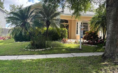 Photo of Elijah T.'s yard after getting lawn care in Davenport, FL