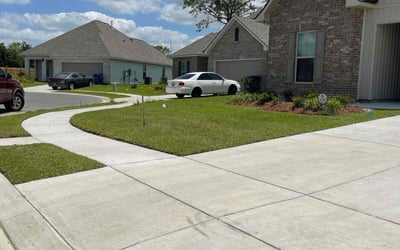 Photo of Lesa H.'s yard after getting lawn care in Port Allen, LA