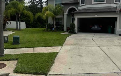 Photo of Robyn W.'s yard after getting lawn care in Palm Bay, FL
