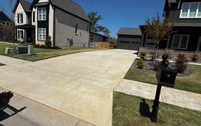 Photo of Alfredo A.'s yard after getting lawn care in Trussville, AL
