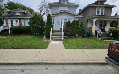 Photo of Jonathan w.'s yard after getting lawn care in Calumet City, IL