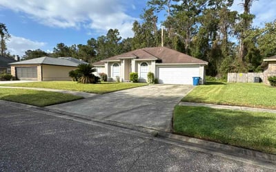 Photo of Danielle R.'s yard after getting lawn care in Fleming Island, FL