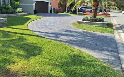 Photo of Julia L.'s yard after getting lawn care in Fort Lauderdale, FL