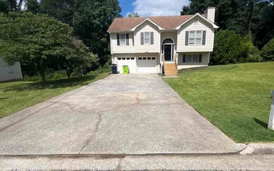Photo of Mandi S.'s yard after getting lawn care in Minneapolis, MN