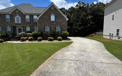 Photo of Roberta T.'s yard after getting lawn care in Hixson, TN