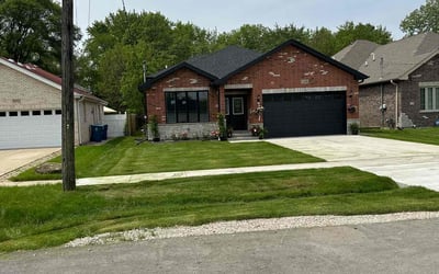 Photo of Paulette A.'s yard after getting lawn care in Alsip, IL