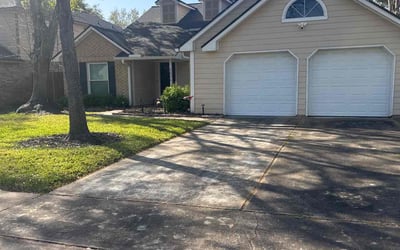 Photo of Melvin K.'s yard after getting lawn care in Sugar Land, TX