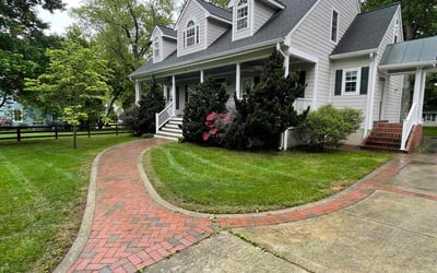 Photo of Valorie E.'s yard after getting lawn care in Oakton, VA