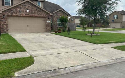Photo of Jacquelyn P.'s yard after getting lawn care in La Marque, TX