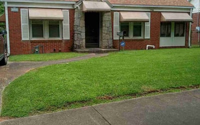 Photo of Demetrius W.'s yard after getting lawn care in Elmwood Park, NJ
