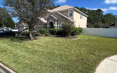 Photo of Yulan T.'s yard after getting lawn care in Fort Walton Beach, FL