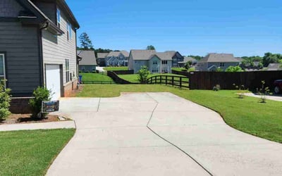 Photo of Heather C.'s yard after getting lawn care in Hudson, FL