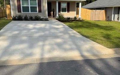 Photo of Deshaun S.'s yard after getting lawn care in Romulus, MI