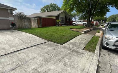 Photo of Yvonne O.'s yard after getting lawn care in Universal City, TX