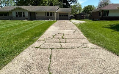 Photo of Missy E.'s yard after getting lawn care in Jeffersonville, IN