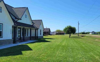 Photo of Flora F.'s yard after getting lawn care in Angleton, TX