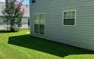 Photo of Nicole W.'s yard after getting lawn care in Union City, GA