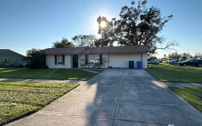 Photo of Barbara B.'s yard after getting lawn care in Apollo Beach, FL