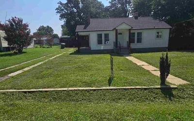 Photo of Patti A.'s yard after getting lawn care in North Wales, PA