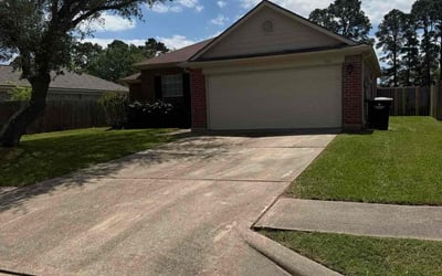 Photo of Kelly W.'s yard after getting lawn care in Katy, TX