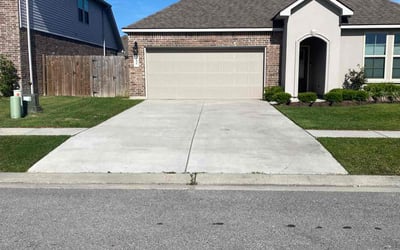 Photo of Kelly M.'s yard after getting lawn care in Alexandria, LA