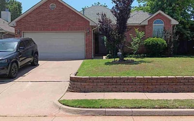 Photo of Natalie E.'s yard after getting lawn care in Ruskin, FL