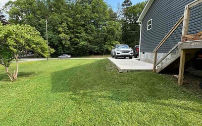 Photo of Joanne F.'s yard after getting lawn care in Oak Lawn, IL