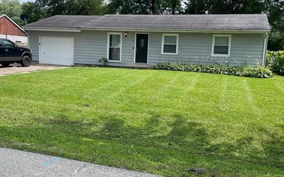 Photo of Linda W.'s yard after getting lawn care in Dekalb, IL