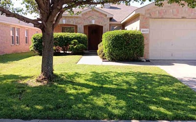 Photo of Josh F.'s yard after getting lawn care in Santa Clarita, CA