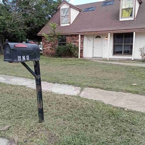 Bush Trimming by Oklahoma's Best Lawn Care reviewed on July 21, 2022