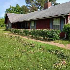 Bush Trimming by Vanlandingham Lawn Care & Services reviewed on May 19, 2022