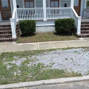 Bush Trimming by Chewys Landscaping reviewed on November 28, 2023