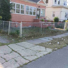 Weed Pulling by Way family lawn grooming reviewed on May 6, 2022