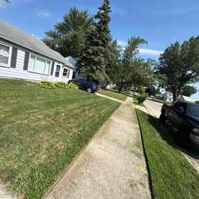 Weeding by New leaf Landscaping reviewed on November 11, 2022