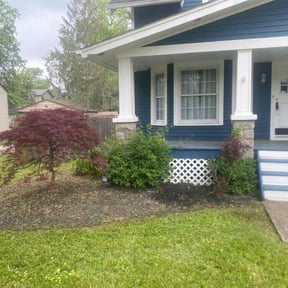 Flower Bed Weeding by reviewed on October 4, 2022