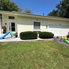 Bush Trimming by Hickmon Homes LLC reviewed on May 20, 2022