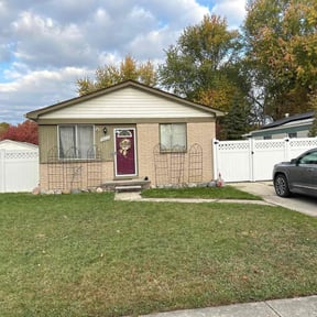 Bush Trimming by Kyle Yacko reviewed on June 16, 2025