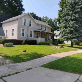 Bush Trimming by Nathan's lawn care reviewed on June 26, 2021