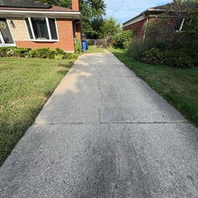 Weeding by Edged2The Tee reviewed on May 5, 2025