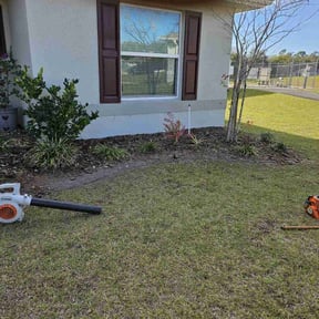 Flower Bed Weeding by All the right cuts reviewed on May 23, 2022