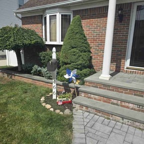 Bush Trimming by Man & Mower reviewed on May 21, 2022