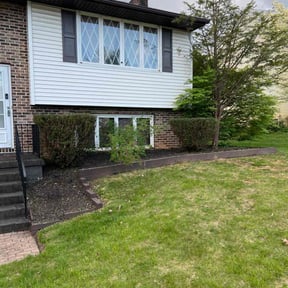 Bush Trimming by Smitty's Lawncare and Snow Removal reviewed on July 21, 2025