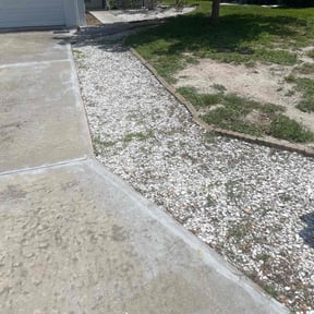 Flower Bed Weeding by Big Chief Lawn Care reviewed on June 25, 2022