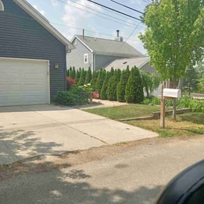 Bush Trimming by Perry’s Landscaping LLC reviewed on April 20, 2022