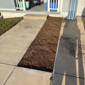 Weeding by Ultimate Landscape Contractor reviewed on April 13, 2022