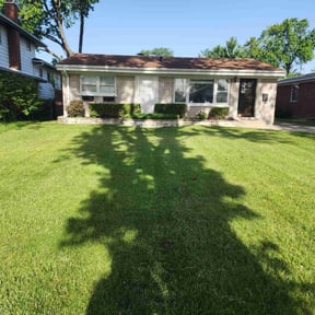 Bush Trimming by Dedicated Lawn Care reviewed on May 17, 2022