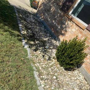 Flower Bed Weeding by A Lawn Service reviewed on December 21, 2024