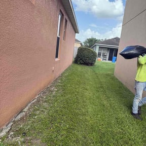 Bush Trimming by E.R. Lawn Care Services reviewed on November 29, 2022