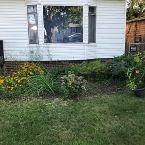 Flower Bed Weeding by R&A landscaping reviewed on April 14, 2022