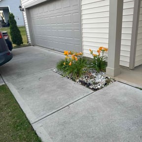Flower Bed Weeding by R&M lawncare reviewed on May 5, 2022